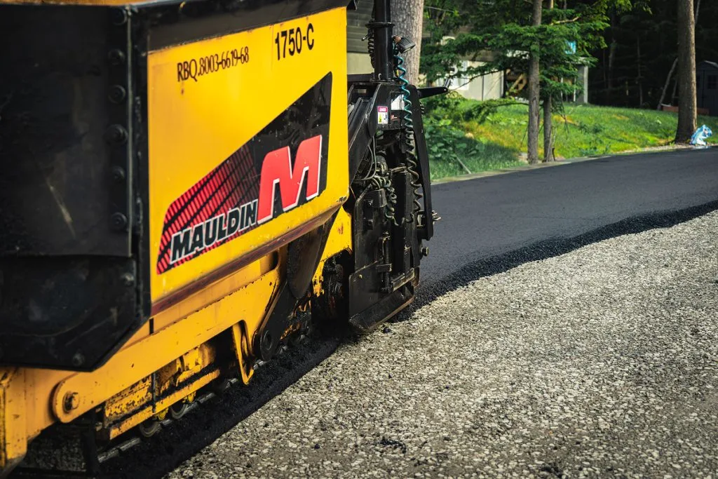 Travaux asphaltage commercial